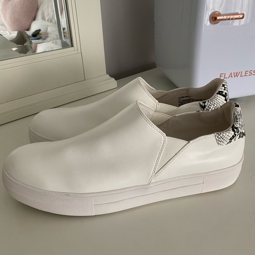 Slip on sneakers